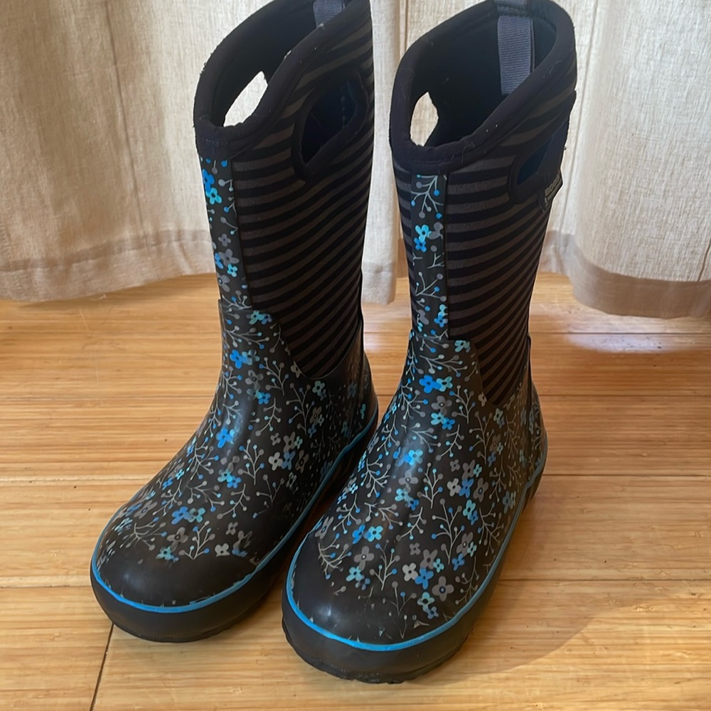 Kids Bogs Winter Boots Size 2
